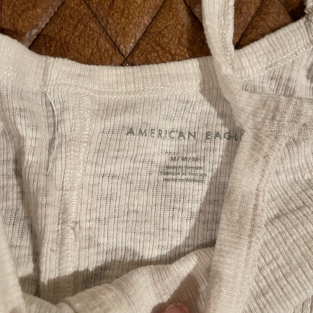 Tank tops - Picture 9 of 10